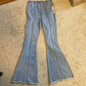 NWT no boundaries flare jeans!